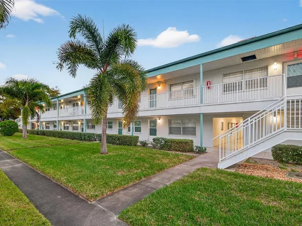 5267 81st St N APT 18, Saint Petersburg, FL 33709