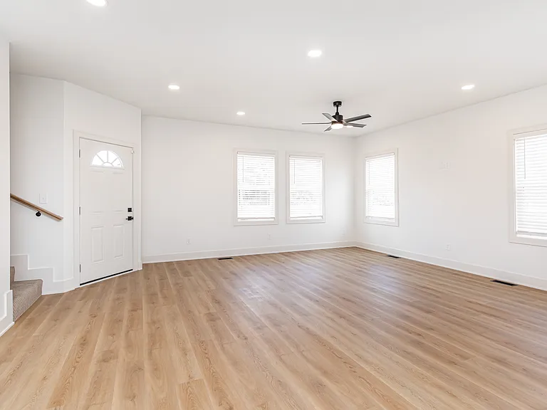 1313 E 22nd St — Photo 10