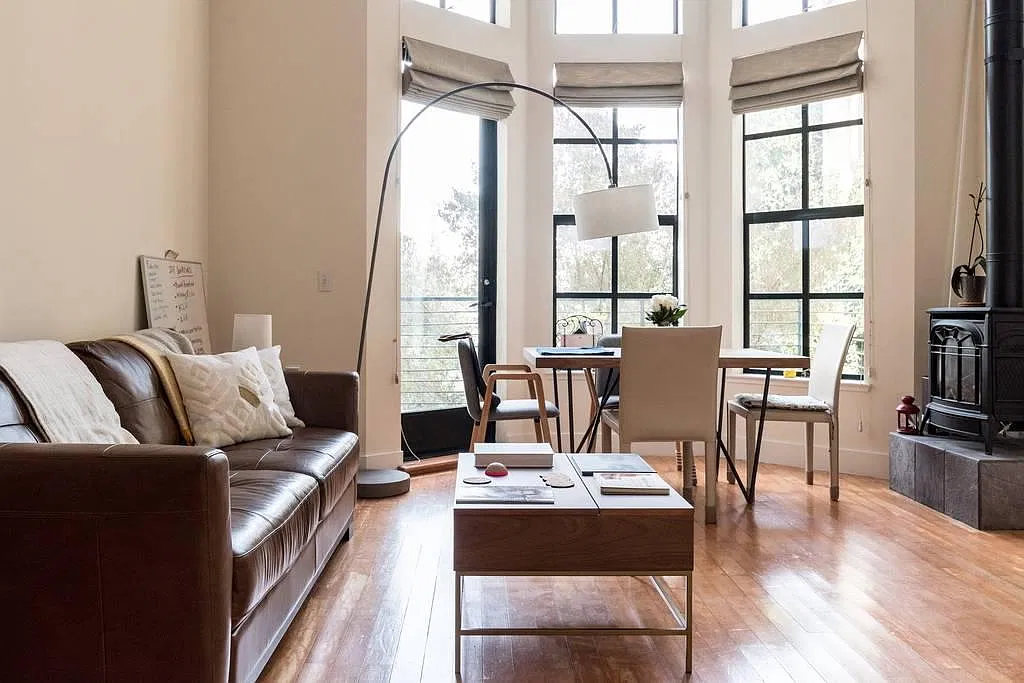 2 bed, 1100 sqft, $7,000 — Photo 2