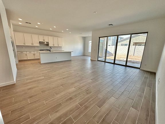 Lot 325 - 11510 E Utopia Ave - Jade Interior Image 3