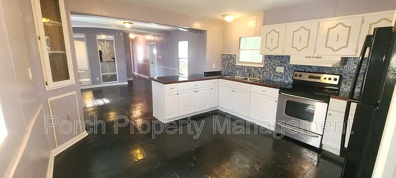 Studio, 950 sqft, $1,095 — Photo 2