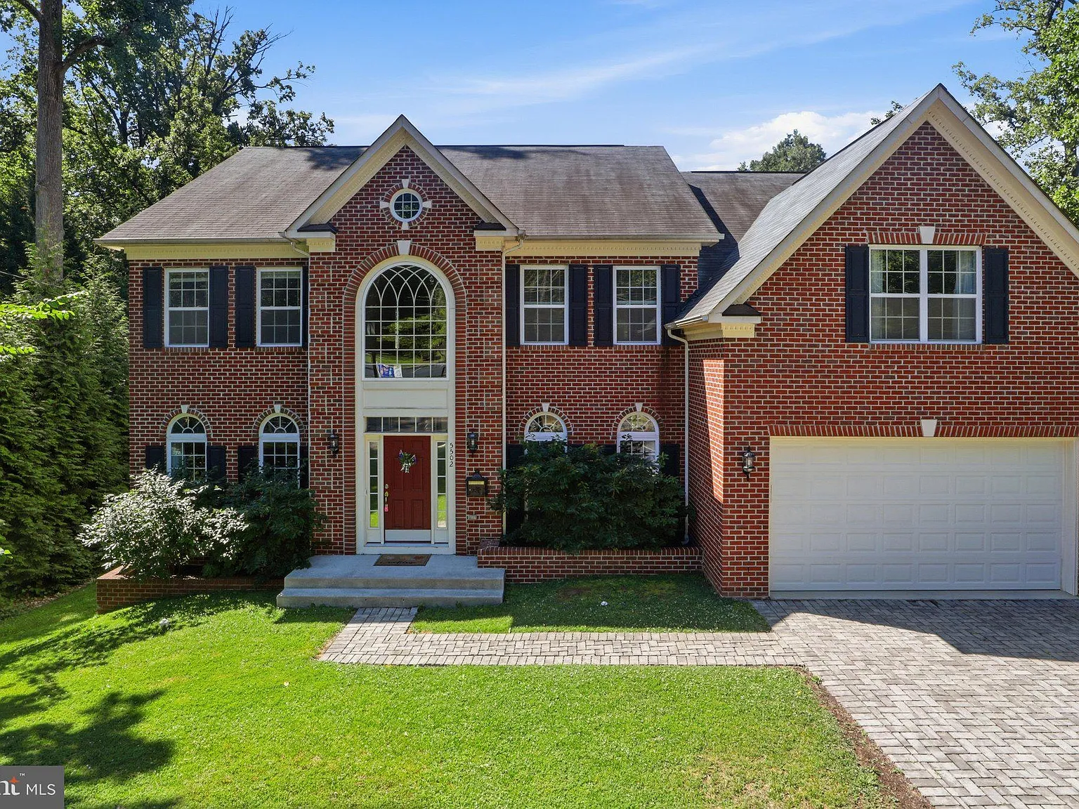 5 bed, 4.5 bath, 4700 sqft, $8,000 — Photo 1
