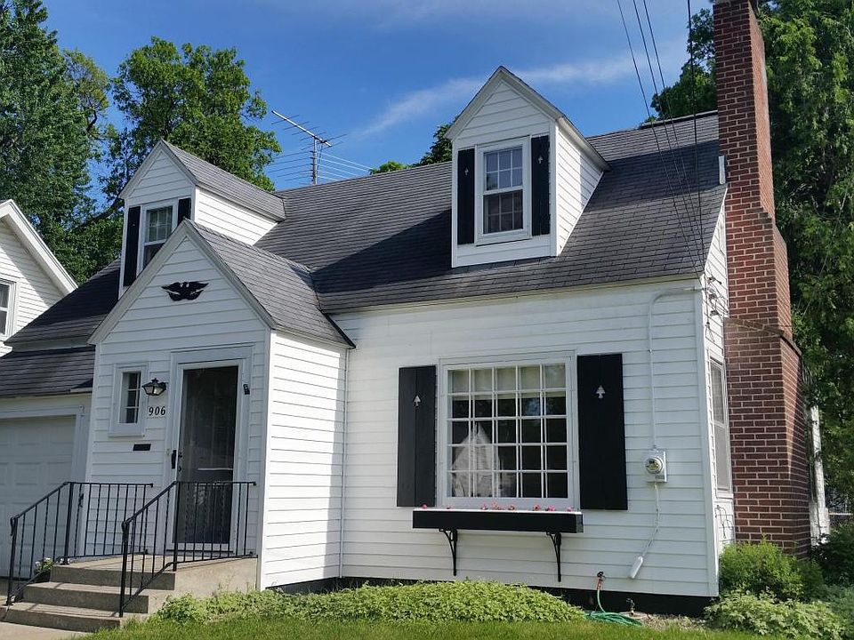 1st image of 906 Northlawn St NE
