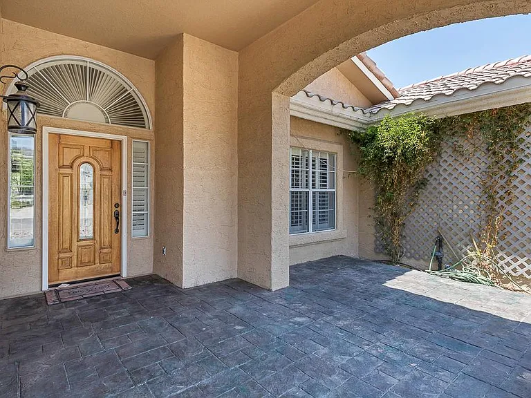 1209 Wind Ridge Dr — Photo 4