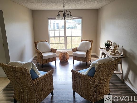 4th image of 19 Louisburg Ln