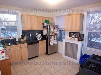 2nd image of 13 Sparhawk St #L2
