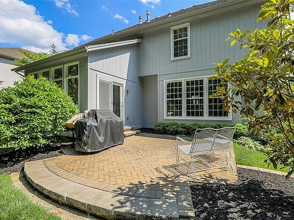Beautiful paver patio w/ back north exposure
