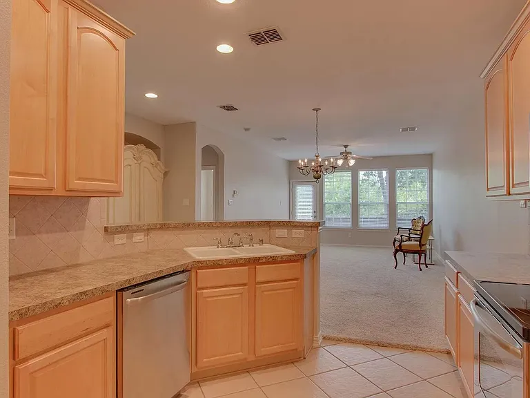 1825 Brookview Dr — Photo 10