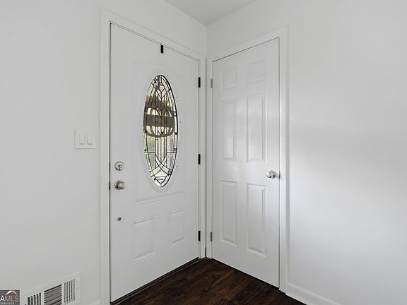 5th image of 4205 Commodore Dr