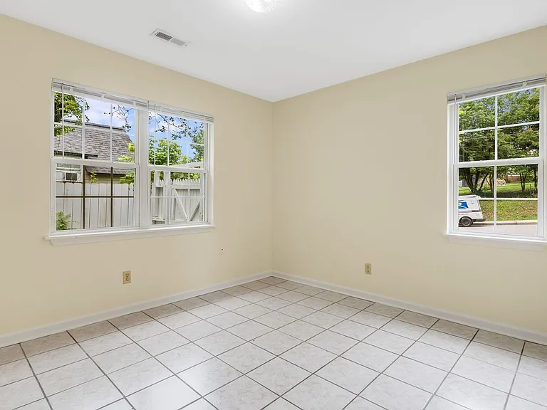 Mount Clare Avenue Apartments — Photo 14