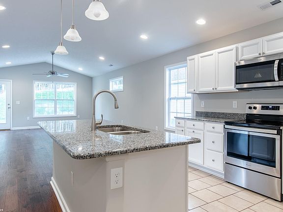 3rd image of 2110 Giles Dr SE