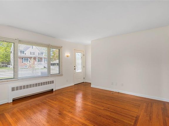 3rd image of 495 Gaskill St