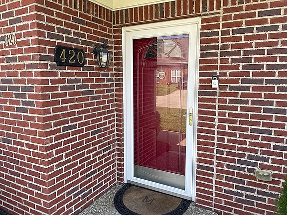 2nd image of 420 Turnberry Ln