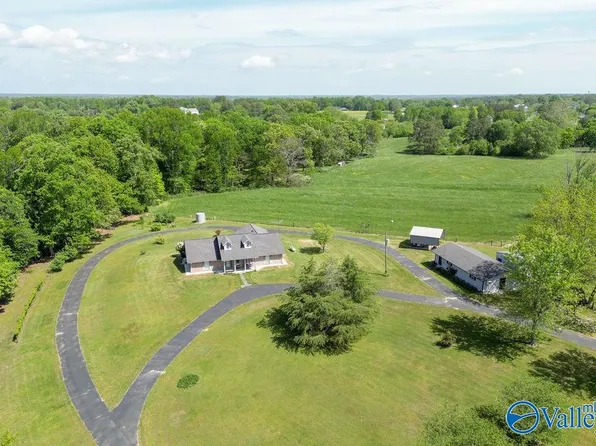 242 Rainbow Ave S, Rainsville, AL 35986