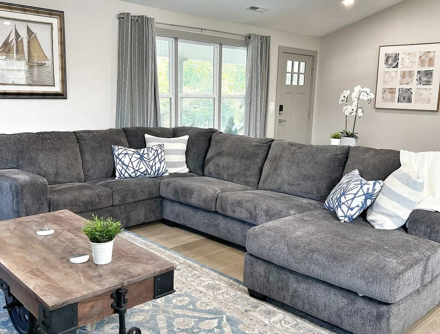 4 bed, 3.0 bath, 2594 sqft, $3,791 — Photo 2