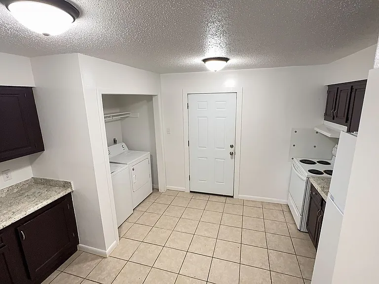 1023 Talbot Ave — Photo 8
