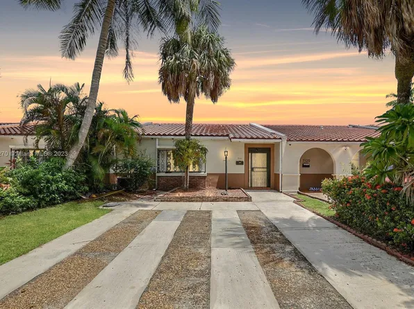 7118 Laurel Ln, Miami Lakes, FL 33014