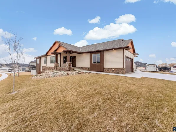 2108 S Red Oak Ave, Sioux Falls, SD 57110