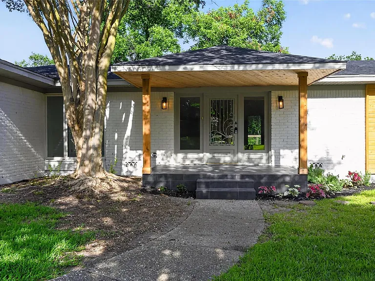 2808 Woodland Dr — Photo 3