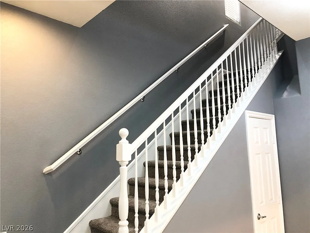 3 bed, 2.5 bath, 2742 sqft, $2,450 — Photo 4