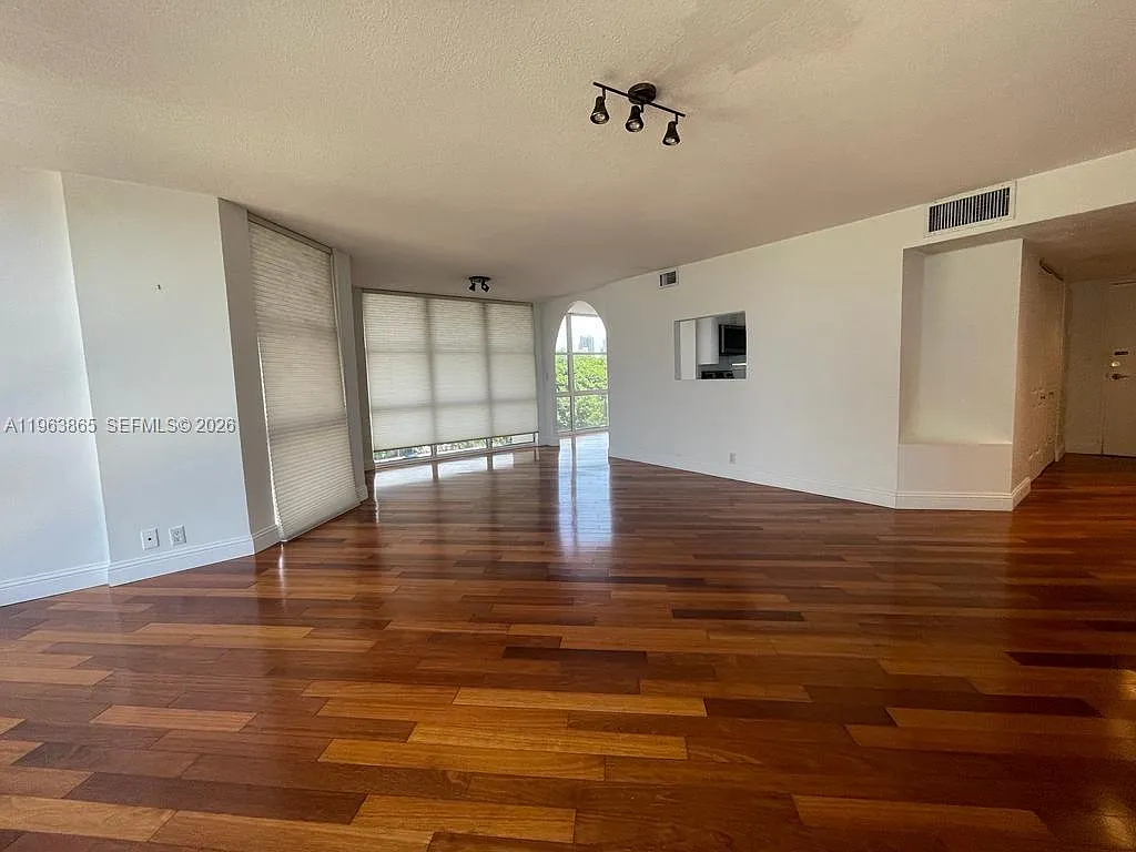 Building Photo - 1865 Brickell Ave #A614