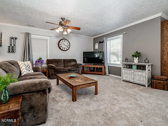 2nd image of 103 Walking Leaf Dr