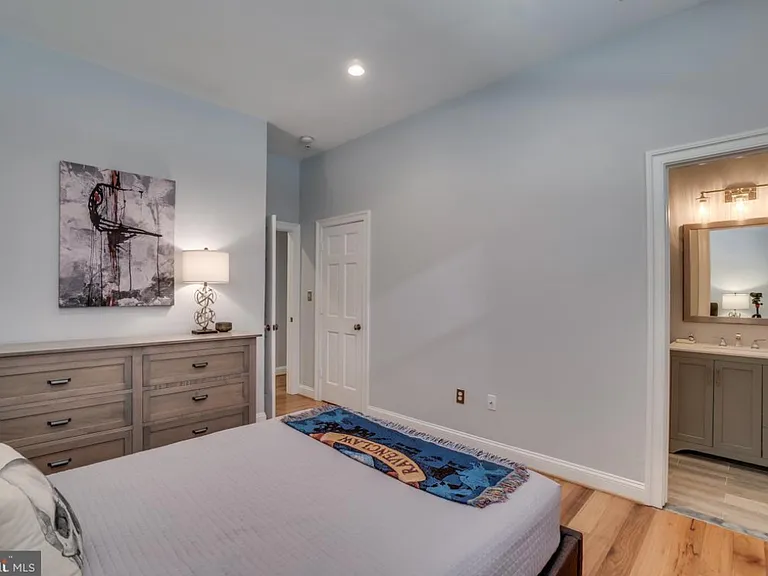 1210 V St NW #1 — Photo 14