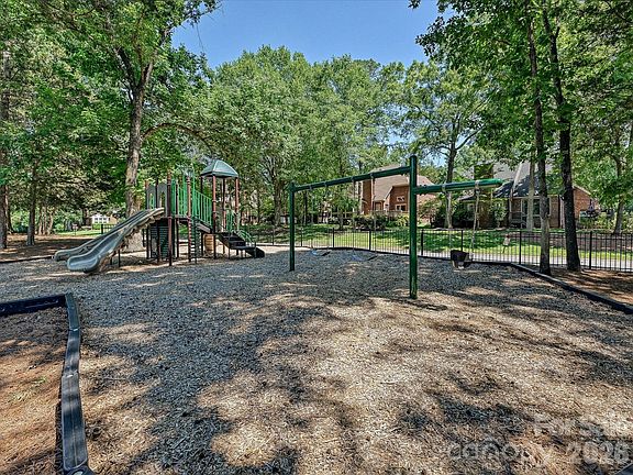 4th image of 5203 Rustlewood Ln
