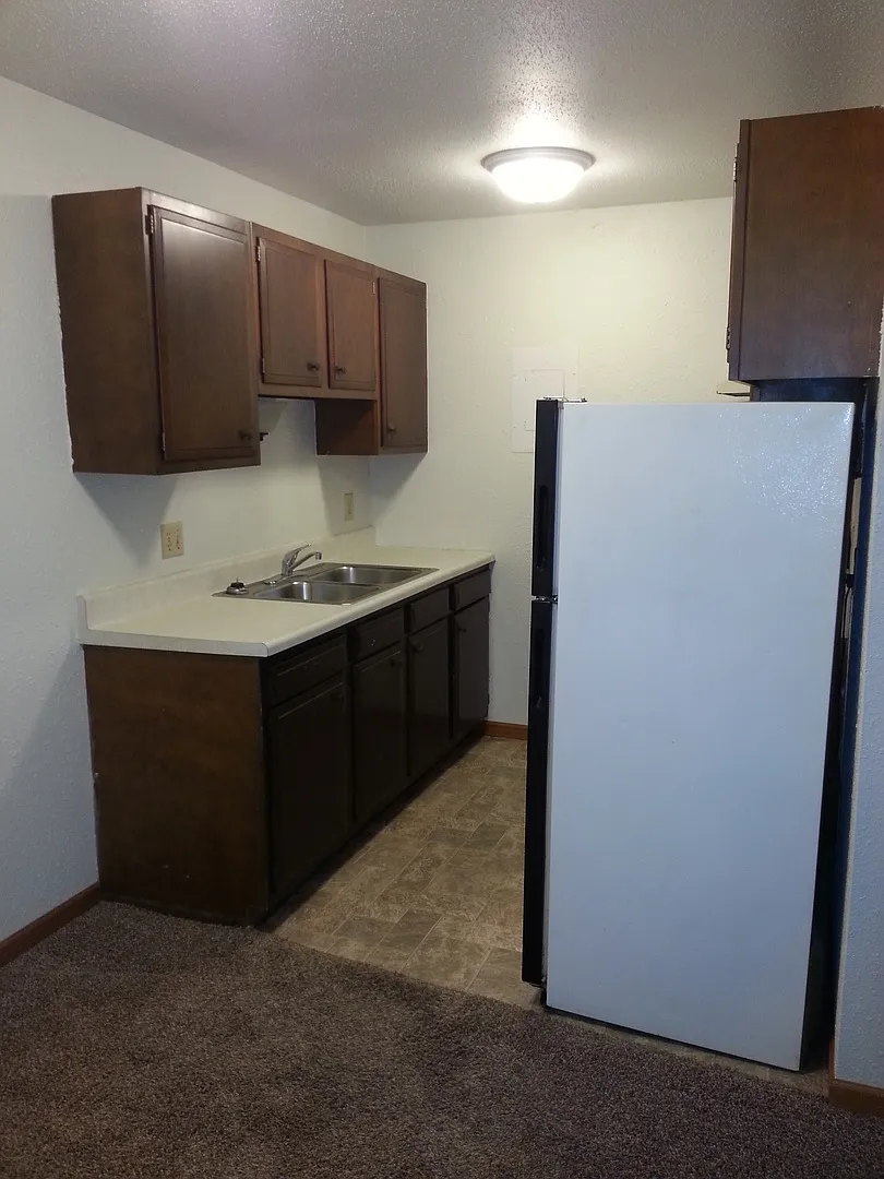 North West Manor Apartments — Photo 3