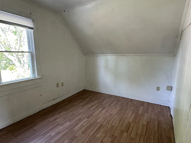 1531 Johnson Ave — Photo 13