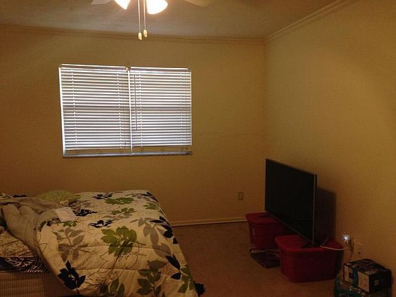 4th image of 814 Essex Dr
