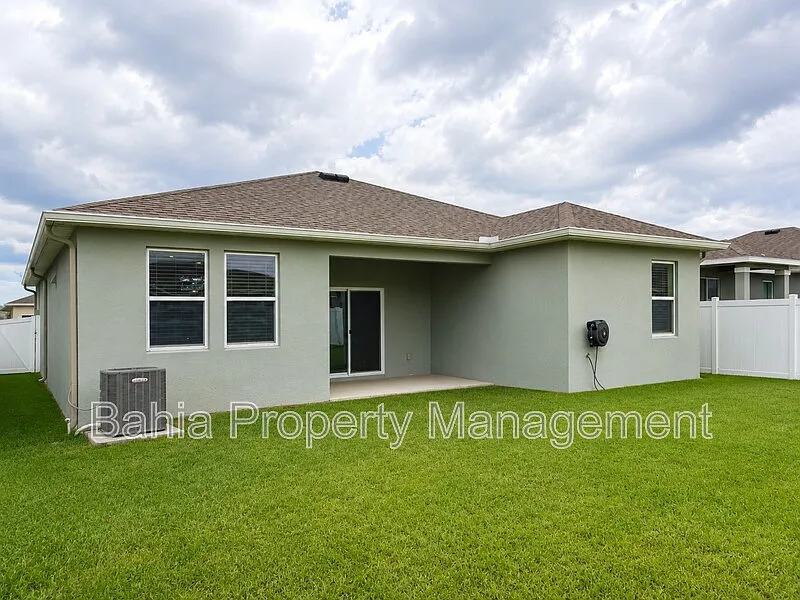 Prairie Oaks — Photo 4