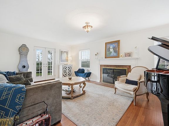 5th image of 1067 Blackridge Rd
