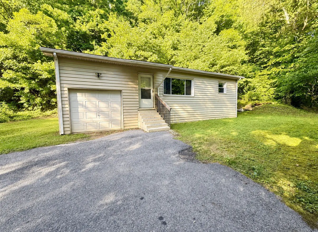 3708 E Shelbiana Rd — Photo 1