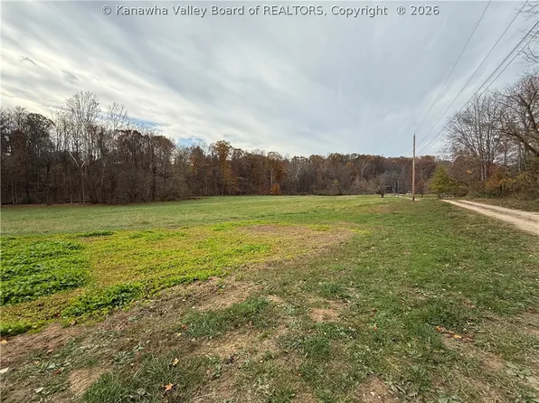 85 Nott Dr, Point Pleasant, WV 25550