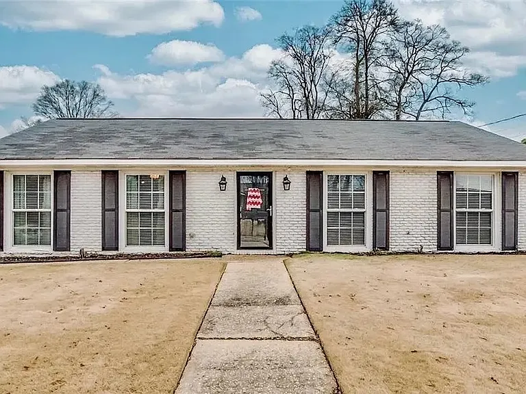 19 Parkwood Cir — Photo 1