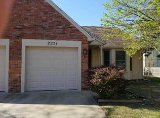 2251 SW Westport Pl, Topeka, KS 66614