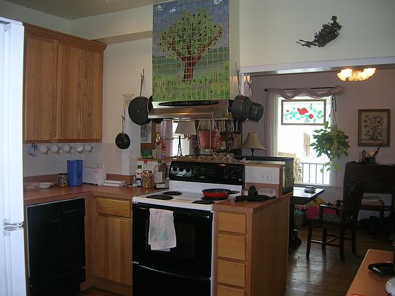 kitchen, dining room
