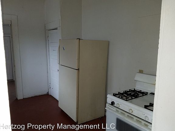 3rd image of 600 N Oak St