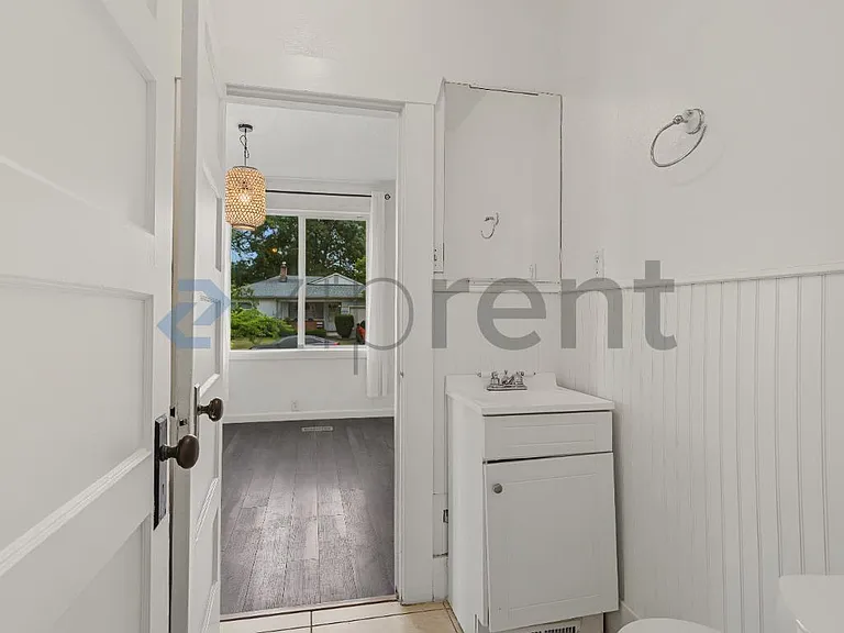 8057 SE Yamhill St — Photo 8