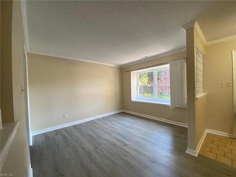 1924 Darnell Dr — Photo 14