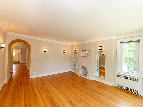 5th image of 5814 N Virginia Ave #1