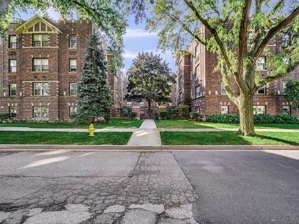 28 6th Ave APT Gc, La Grange, IL 60525