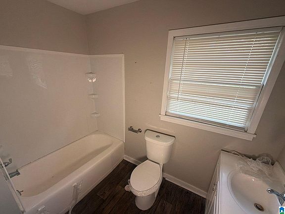 5th image of 2316 3rd St NE