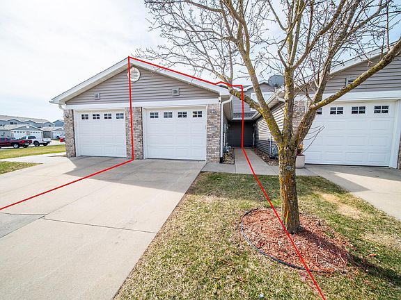 2nd image of 562 Pointe Ct SW