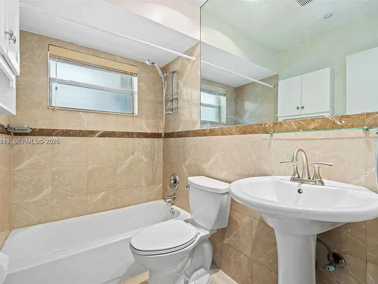 2210 N 57th Way — Photo 5