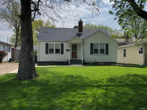 1414 N 6th St, Vandalia, IL 62471