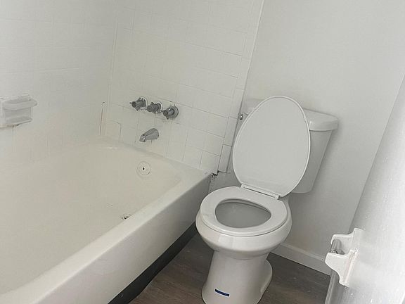5th image of 8356 Anthony Wayne Ave APT 25