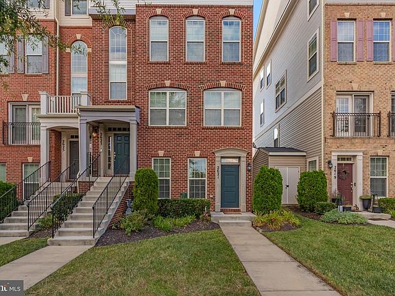 3rd image of 2621 Campus Way N