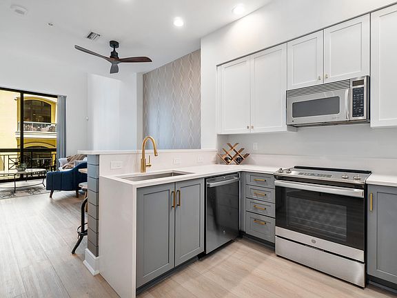 4th image of 801 S Olive Avenue #430